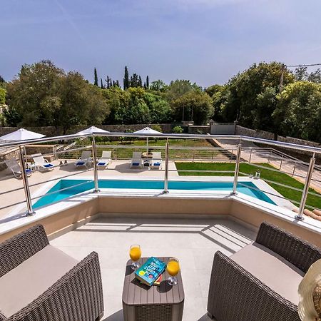 Villa Johnnie Pouládes Dış mekan fotoğraf